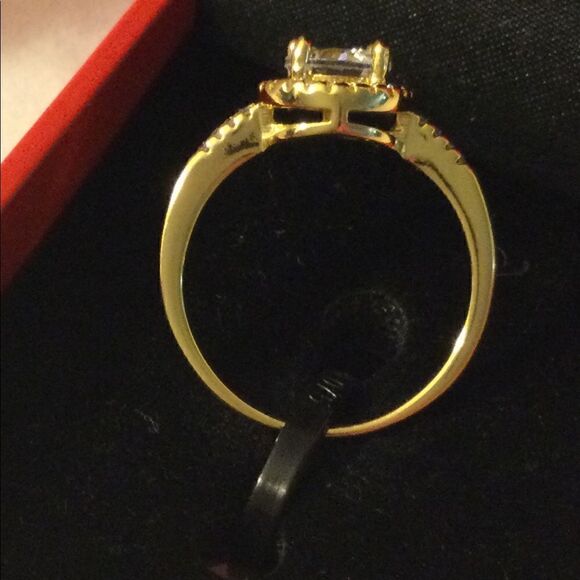 NWT Peermont Sz 9 round "diamond" ring Halo ringed goldtone - Picture 7 of 11